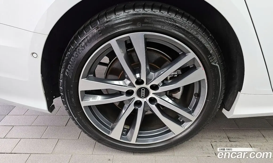 Audi A6 2023 2.0 автомат (гидро), фото 5
