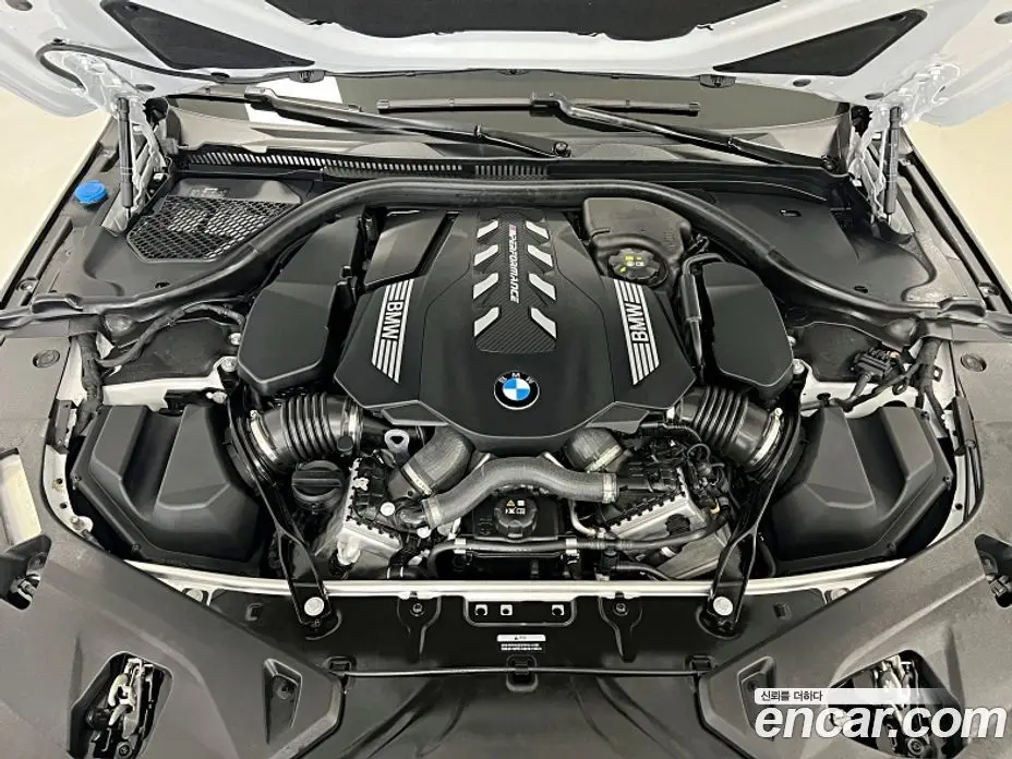 BMW 8 серия 2025 4.4 автомат (гидро), фото 6 BMW 8 серия 2025 4.4 автомат (гидро), фото 6
