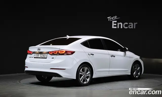 Hyundai Avante 2016 1.6 автомат (гидро), миниатюра 2