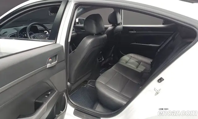 Hyundai Avante 2016 1.6 автомат (гидро), миниатюра 11