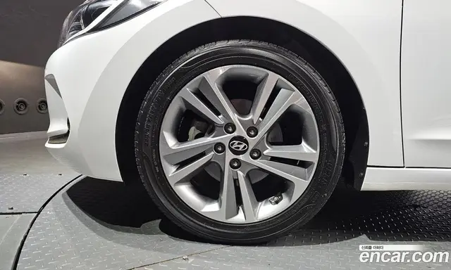 Hyundai Avante 2016 1.6 автомат (гидро), миниатюра 5