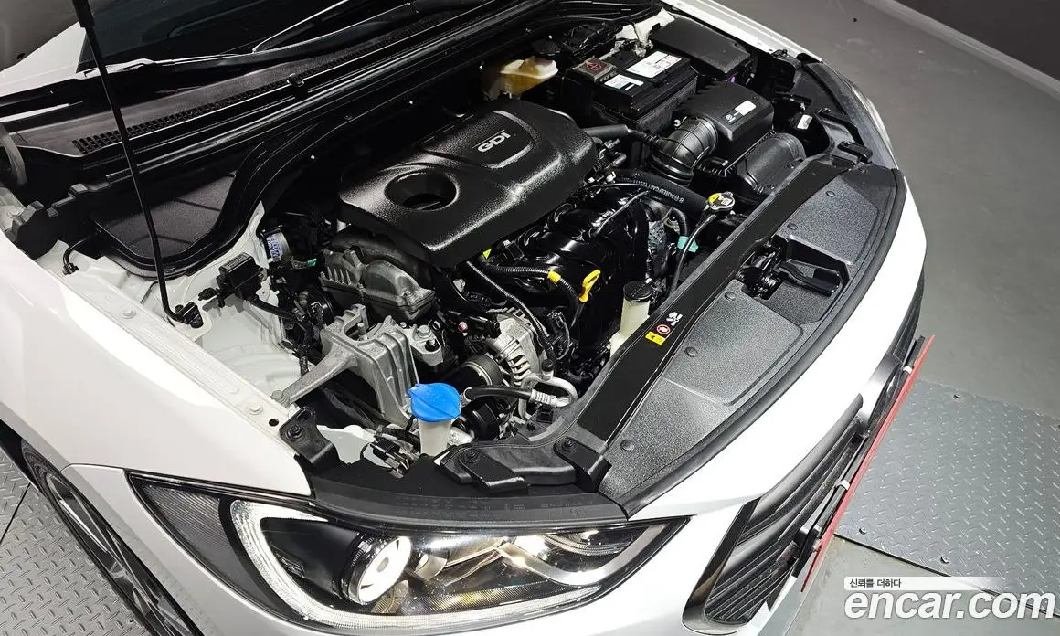 Hyundai Avante 2016 1.6 автомат (гидро), фото 6