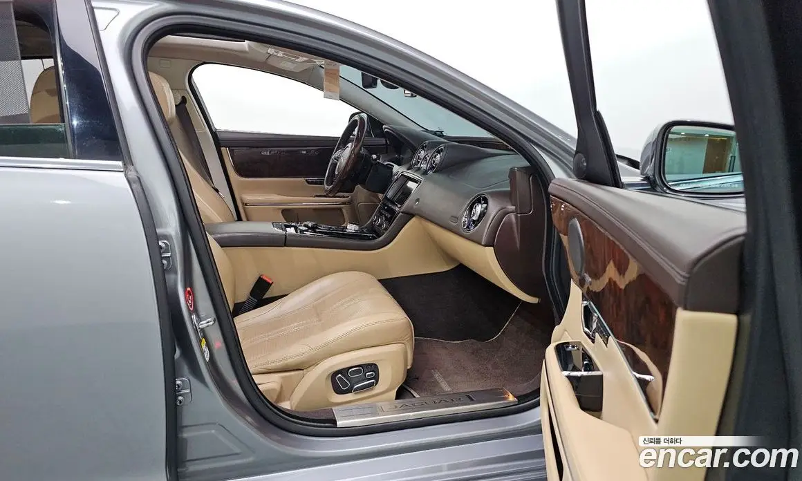 Jaguar XJ 2015 3.0 автомат (гидро), фото 17 Jaguar XJ 2015 3.0 автомат (гидро), фото 17