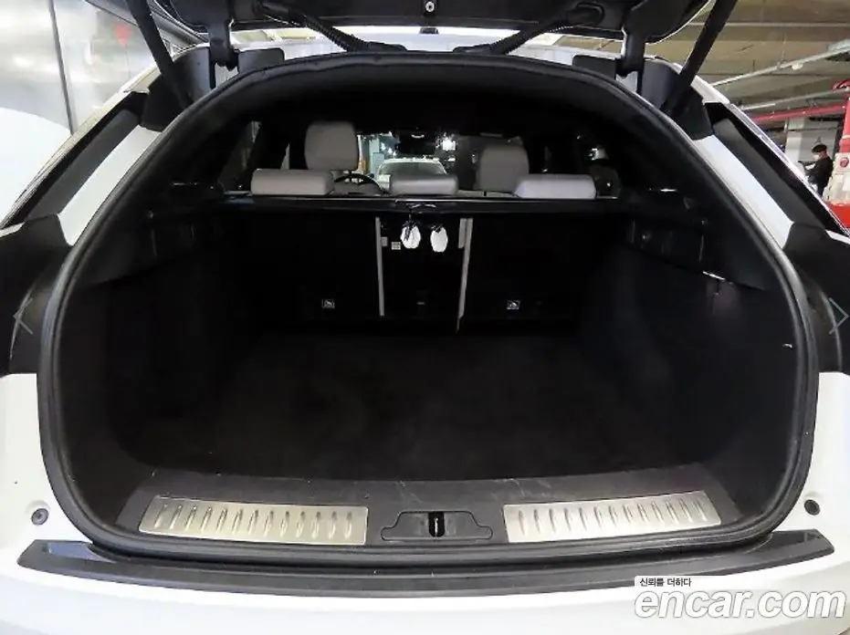 Land Rover Range Rover Velar 2018 3.0 автомат (гидро), фото 17 Land Rover Range Rover Velar 2018 3.0 автомат (гидро), фото 17