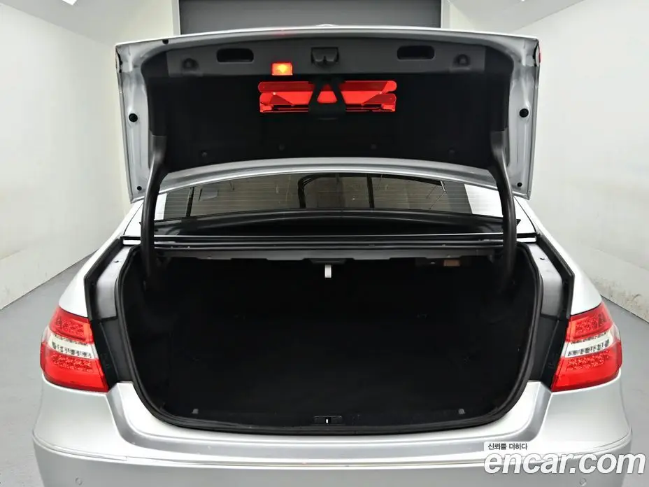 Mercedes-Benz E-Class 2011 3.5 автомат (гидро), фото 20 Mercedes-Benz E-Class 2011 3.5 автомат (гидро), фото 20