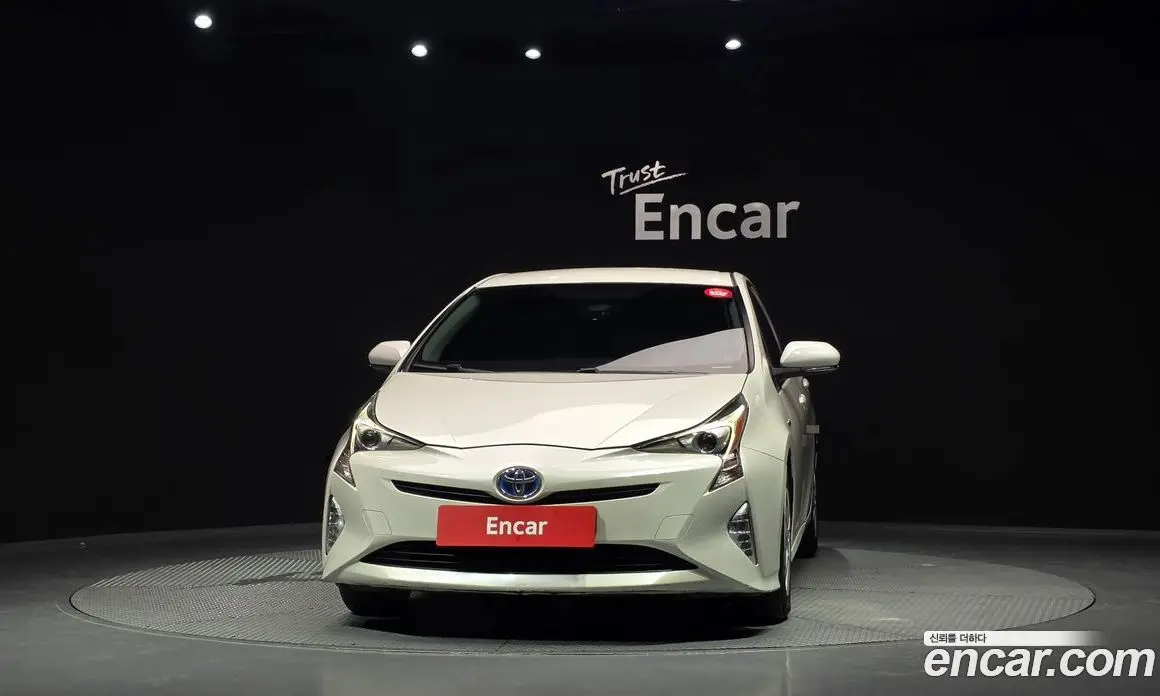 Toyota Prius 2017 1.8 автомат (гидро), фото 3