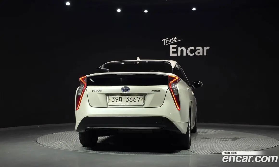 Toyota Prius 2017 1.8 автомат (гидро), фото 4