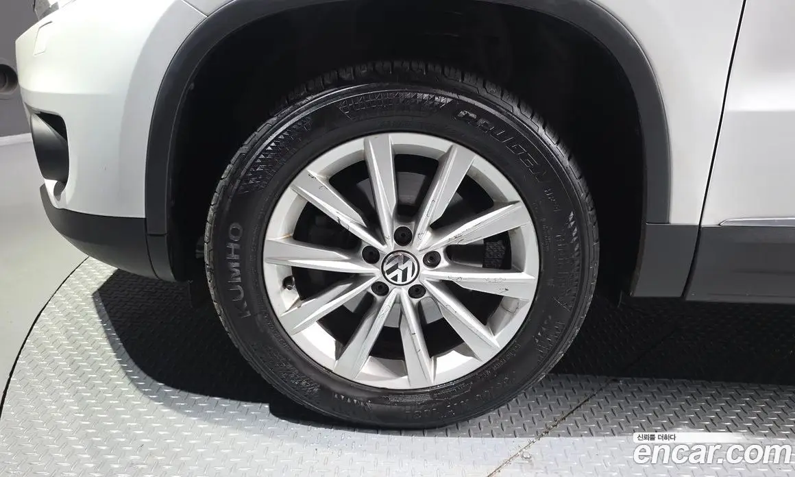 Volkswagen Tiguan 2014 2.0 автомат (гидро), фото 5 Volkswagen Tiguan 2014 2.0 автомат (гидро), фото 5