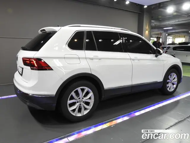 Volkswagen Tiguan 2020 2.0 автомат (гидро), миниатюра 2 Volkswagen Tiguan 2020 2.0 автомат (гидро), миниатюра 2