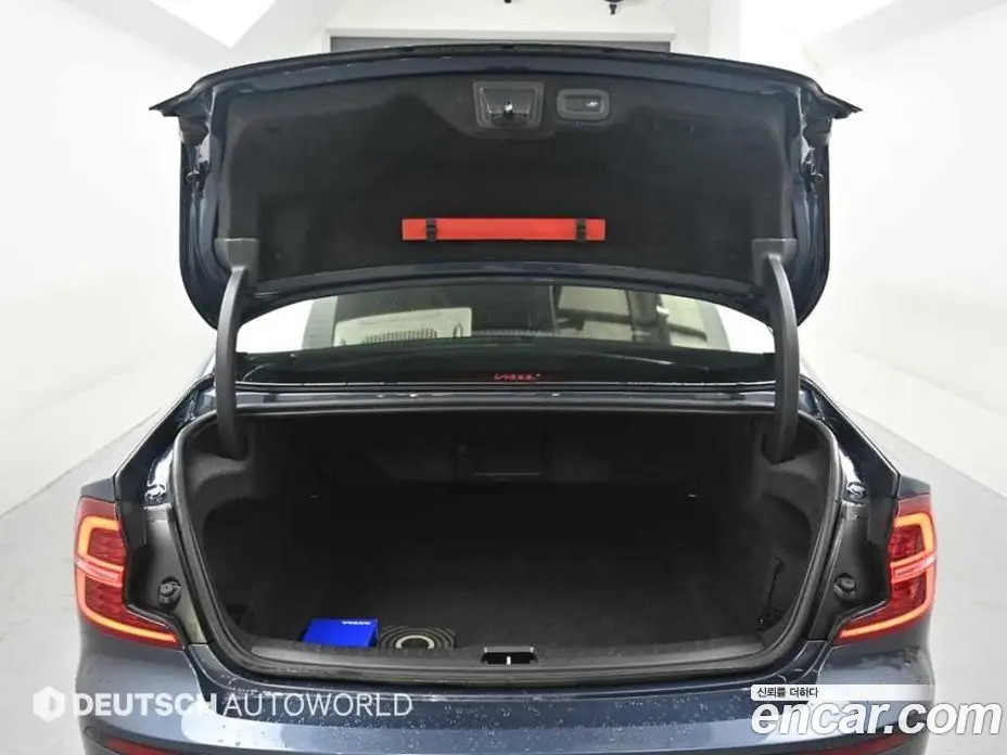 Volvo S60 2019 2.0 автомат (гидро), фото 18 Volvo S60 2019 2.0 автомат (гидро), фото 18