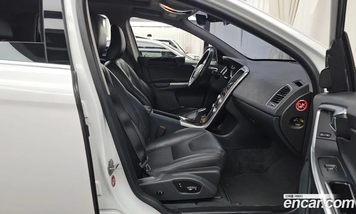 Volvo XC60 2015 2.0 автомат (гидро), фото 11 Volvo XC60 2015 2.0 автомат (гидро), фото 11