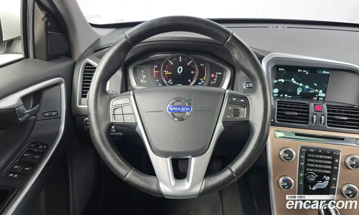 Volvo XC60 2015 2.0 автомат (гидро), фото 13 Volvo XC60 2015 2.0 автомат (гидро), фото 13