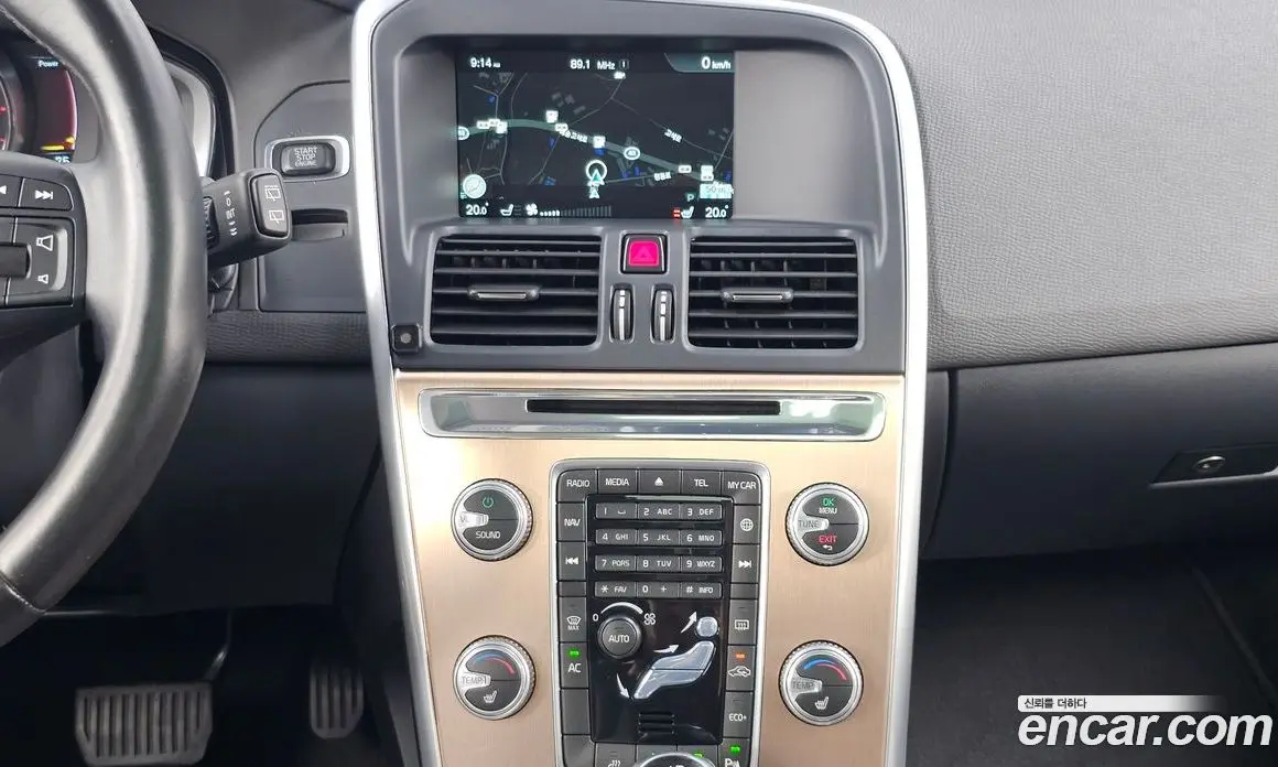 Volvo XC60 2015 2.0 автомат (гидро), фото 14 Volvo XC60 2015 2.0 автомат (гидро), фото 14
