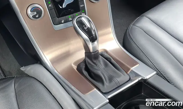 Volvo XC60 2015 2.0 автомат (гидро), миниатюра 9 Volvo XC60 2015 2.0 автомат (гидро), миниатюра 9