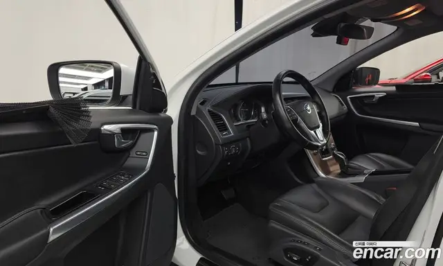 Volvo XC60 2015 2.0 автомат (гидро), миниатюра 10 Volvo XC60 2015 2.0 автомат (гидро), миниатюра 10