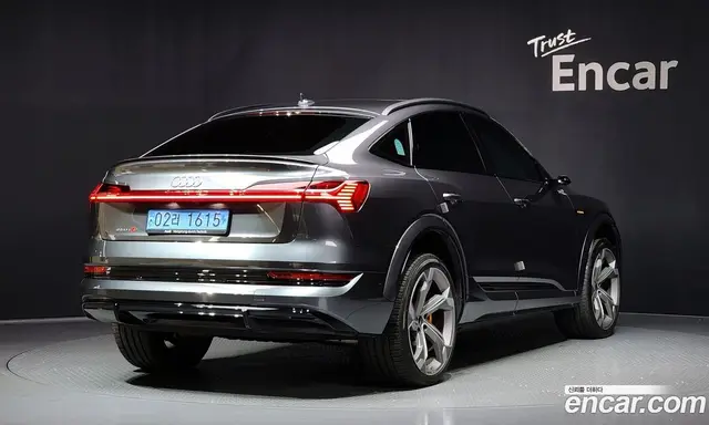 Audi e-tron 2023 0.2 автомат (гидро), миниатюра 2