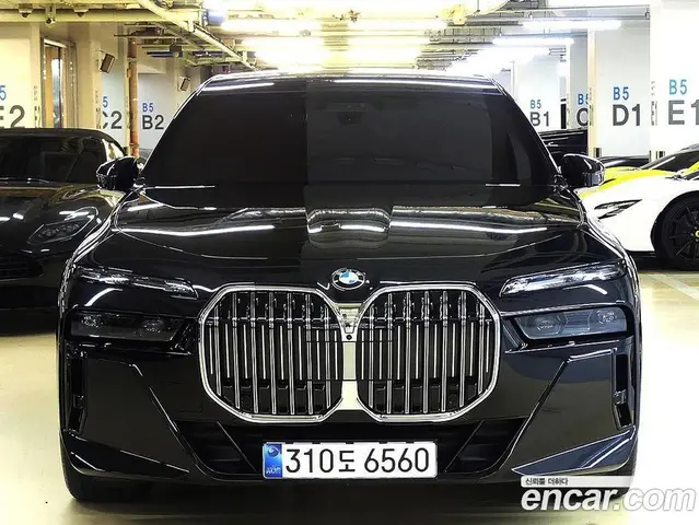 BMW 7 серия, 2025, 7 907 км