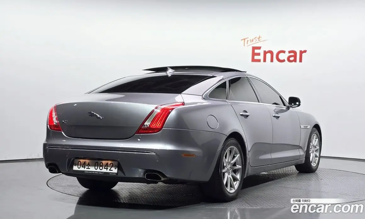 Jaguar XJ 2014 2.0 автомат (гидро), фото 2 Jaguar XJ 2014 2.0 автомат (гидро), фото 2