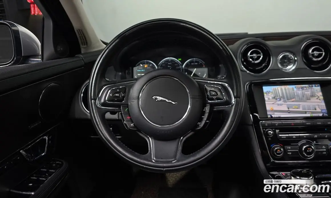 Jaguar XJ 2014 2.0 автомат (гидро), фото 12 Jaguar XJ 2014 2.0 автомат (гидро), фото 12