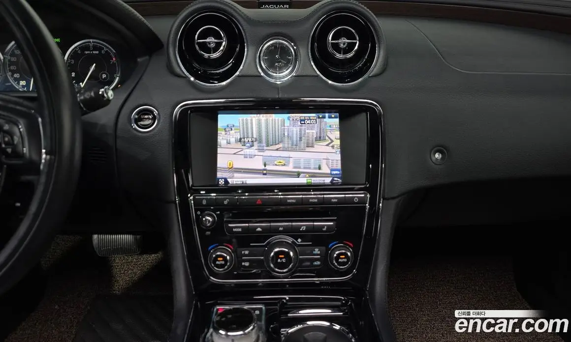 Jaguar XJ 2014 2.0 автомат (гидро), фото 13 Jaguar XJ 2014 2.0 автомат (гидро), фото 13