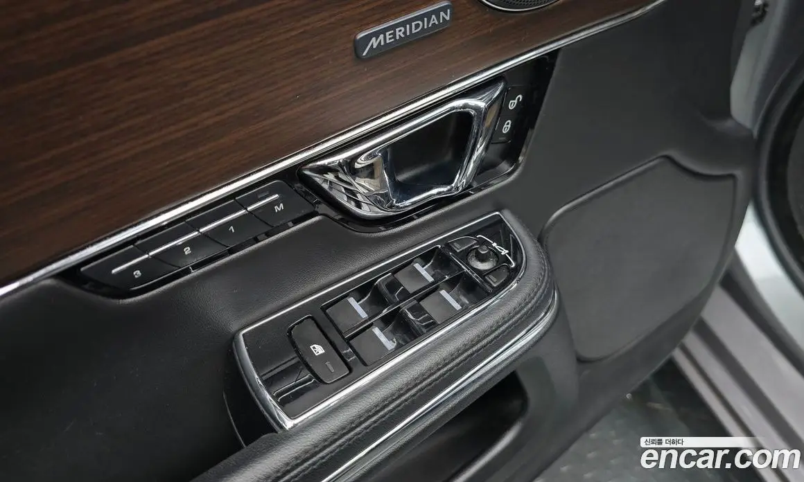 Jaguar XJ 2014 2.0 автомат (гидро), фото 15 Jaguar XJ 2014 2.0 автомат (гидро), фото 15