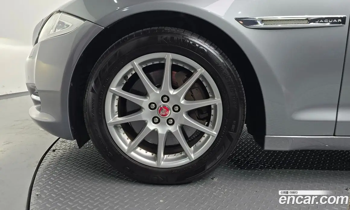 Jaguar XJ 2014 2.0 автомат (гидро), фото 5 Jaguar XJ 2014 2.0 автомат (гидро), фото 5