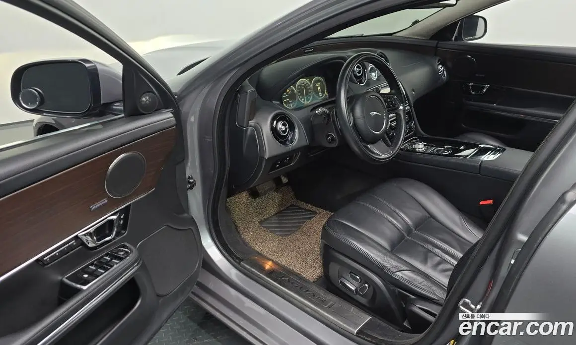 Jaguar XJ 2014 2.0 автомат (гидро), фото 10 Jaguar XJ 2014 2.0 автомат (гидро), фото 10