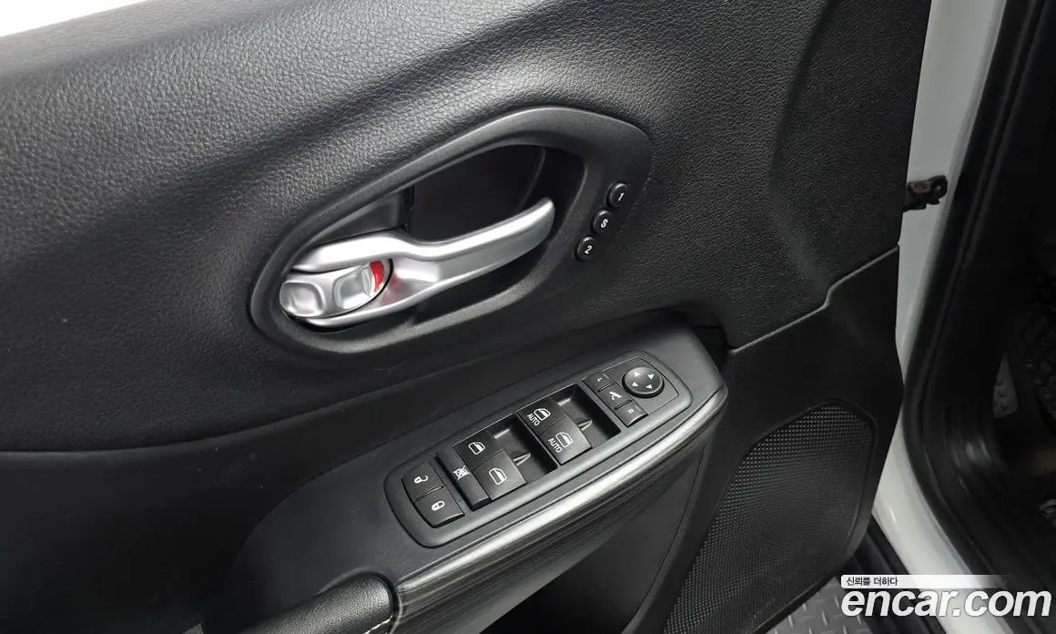 Jeep Cherokee 2015 2.0 автомат (гидро), фото 17 Jeep Cherokee 2015 2.0 автомат (гидро), фото 17