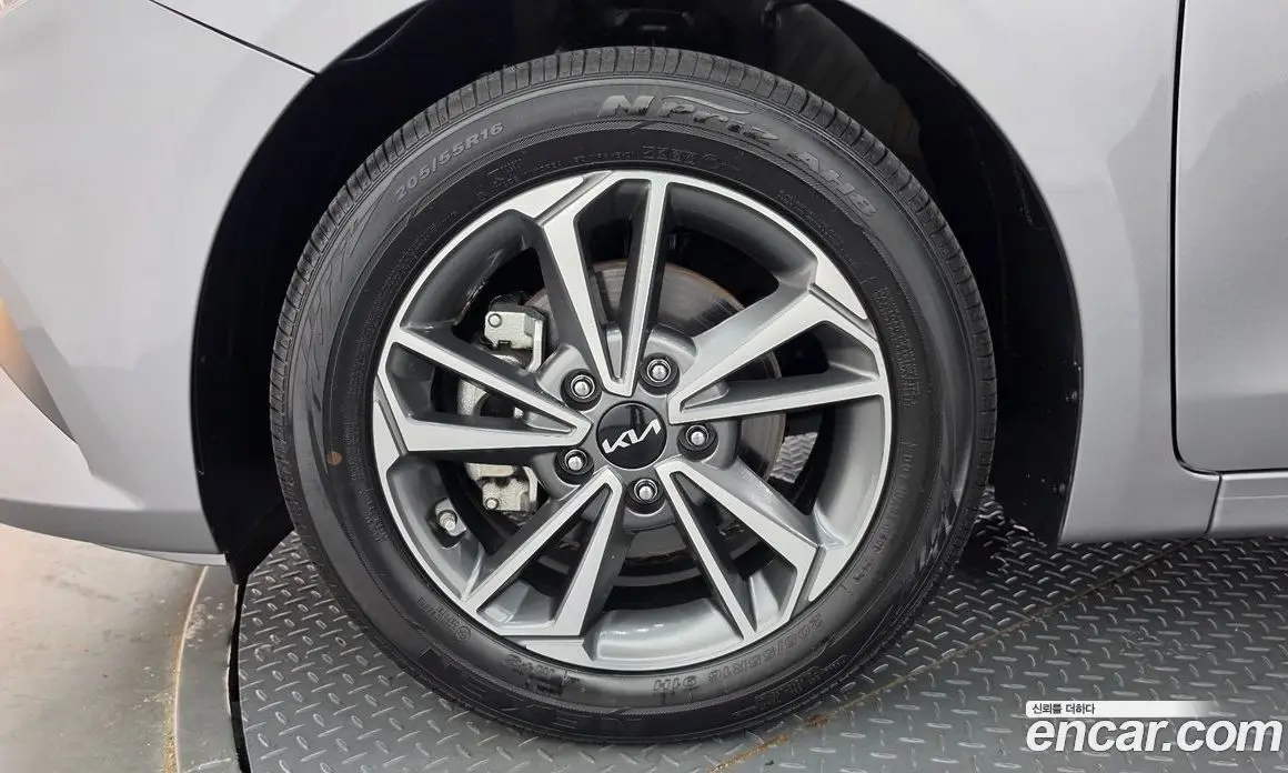 Kia K3 2024 1.6 автомат (гидро), фото 5 Kia K3 2024 1.6 автомат (гидро), фото 5