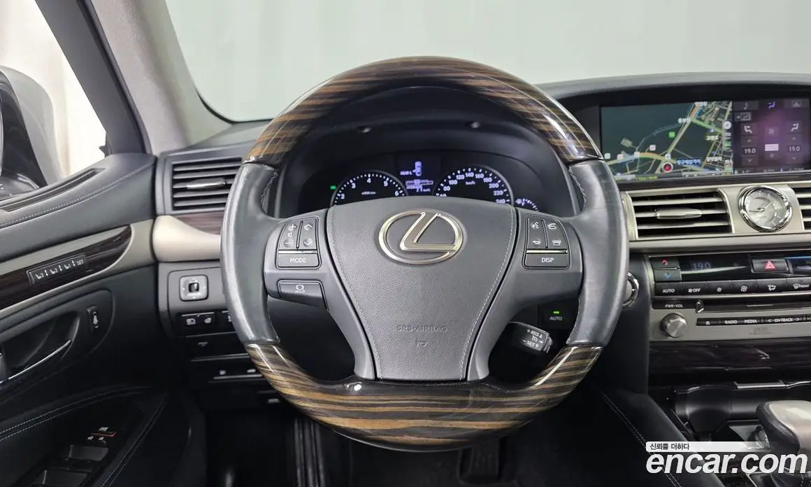 Lexus LS 2016 4.6 автомат (гидро), фото 13