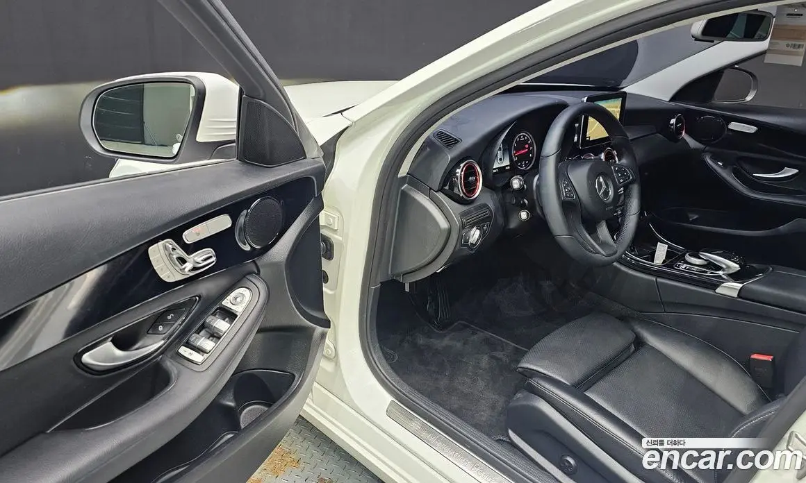 Mercedes-Benz C-Class 2017 2.0 автомат (гидро), фото 12 Mercedes-Benz C-Class 2017 2.0 автомат (гидро), фото 12