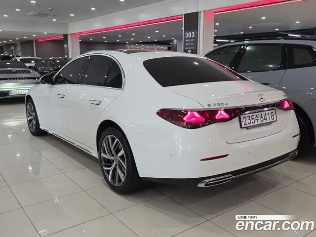 Mercedes-Benz E-Class 2024 2.0 автомат (гидро), миниатюра 2