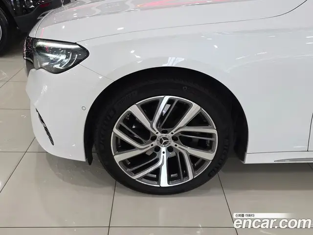 Mercedes-Benz E-Class 2024 2.0 автомат (гидро), миниатюра 5