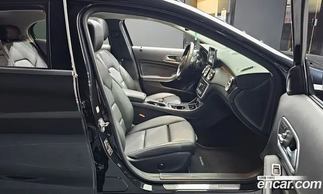 Mercedes-Benz GLA-Class 2019 2.0 автомат (гидро), миниатюра 12