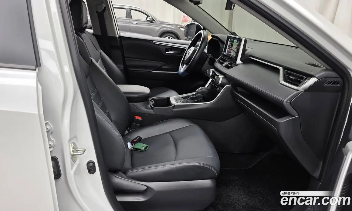 Toyota RAV4 2024 2.5 автомат (гидро), фото 11