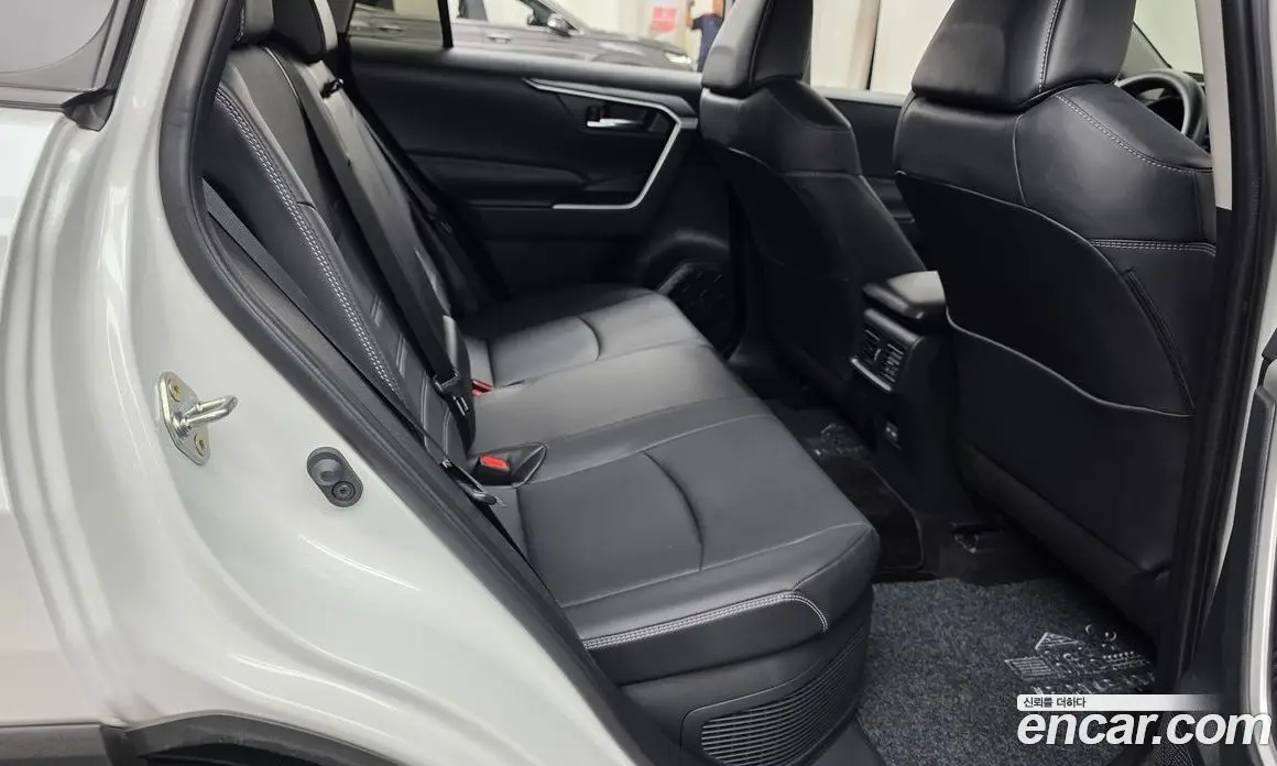 Toyota RAV4 2024 2.5 автомат (гидро), фото 12