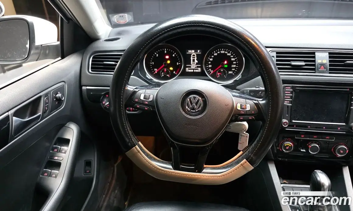 Volkswagen Jetta 2015 2.0 автомат (гидро), фото 13 Volkswagen Jetta 2015 2.0 автомат (гидро), фото 13