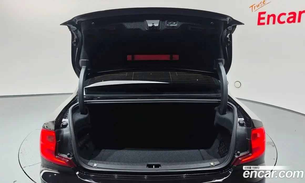 Volvo S90 2018 2.0 автомат (гидро), фото 20 Volvo S90 2018 2.0 автомат (гидро), фото 20