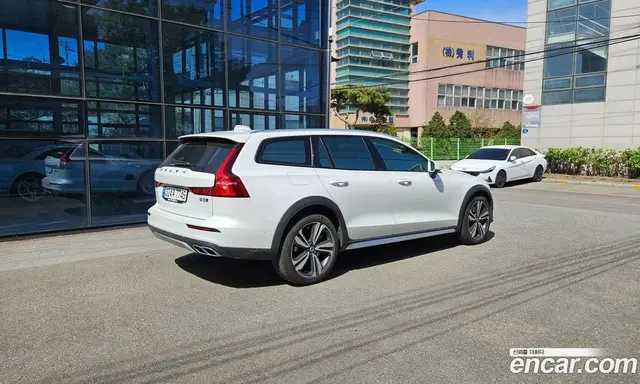 Volvo V60 2021 2.0 автомат (гидро), миниатюра 2