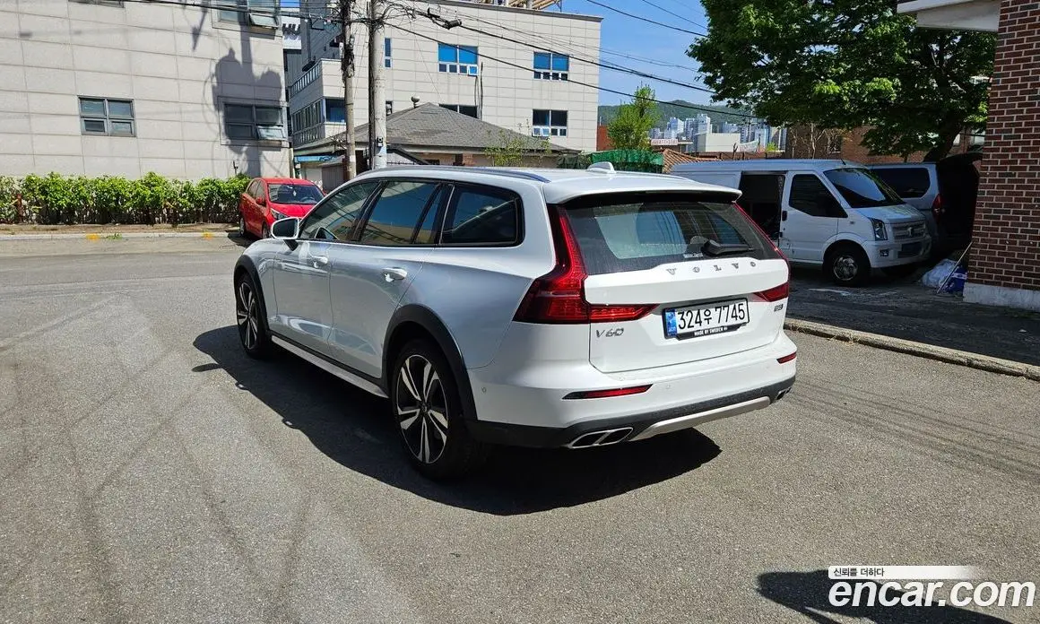 Volvo V60 2021 2.0 автомат (гидро), фото 6