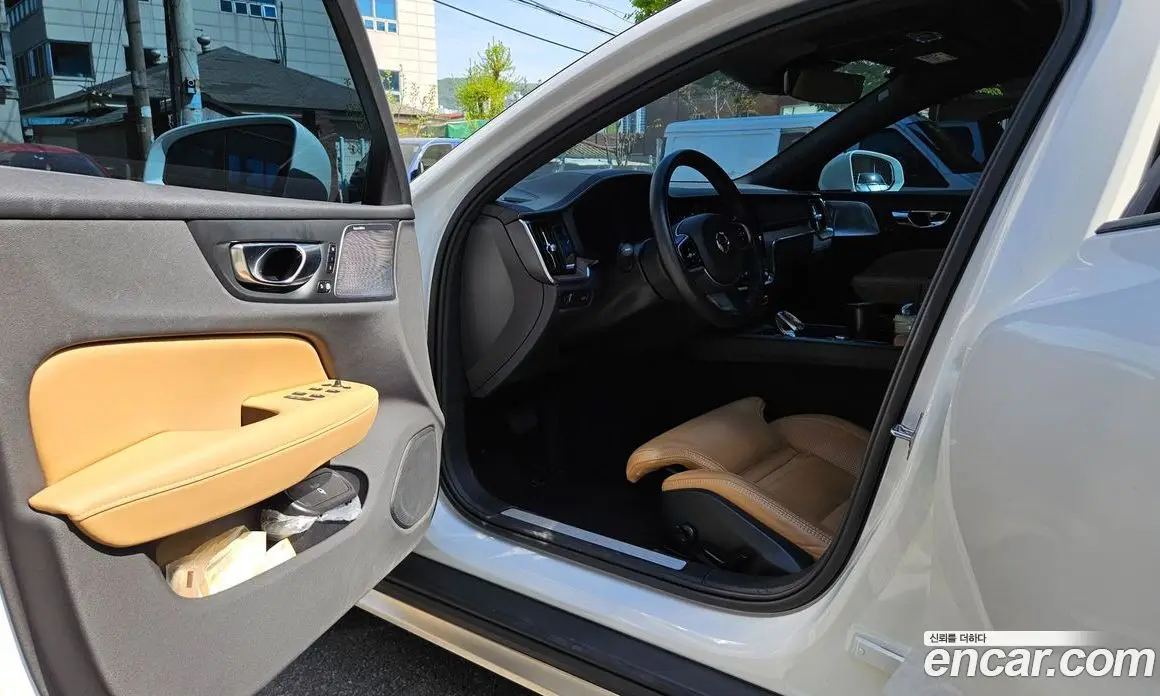 Volvo V60 2021 2.0 автомат (гидро), фото 7