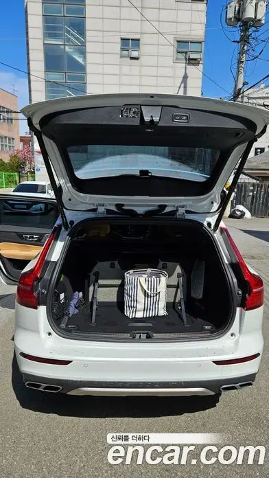 Volvo V60 2021 2.0 автомат (гидро), фото 9