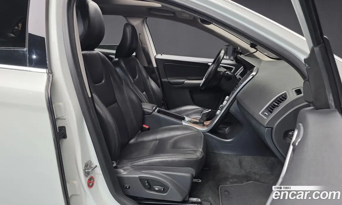 Volvo XC60 2017 2.0 автомат (гидро), фото 11 Volvo XC60 2017 2.0 автомат (гидро), фото 11