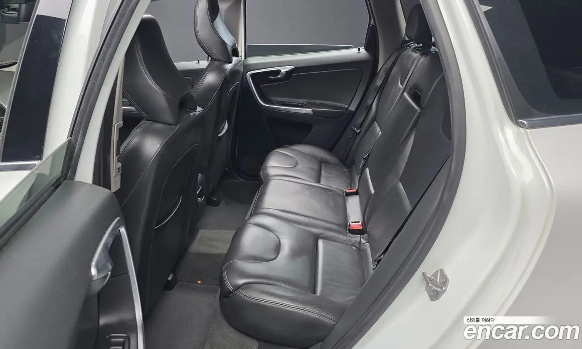 Volvo XC60 2017 2.0 автомат (гидро), фото 12 Volvo XC60 2017 2.0 автомат (гидро), фото 12