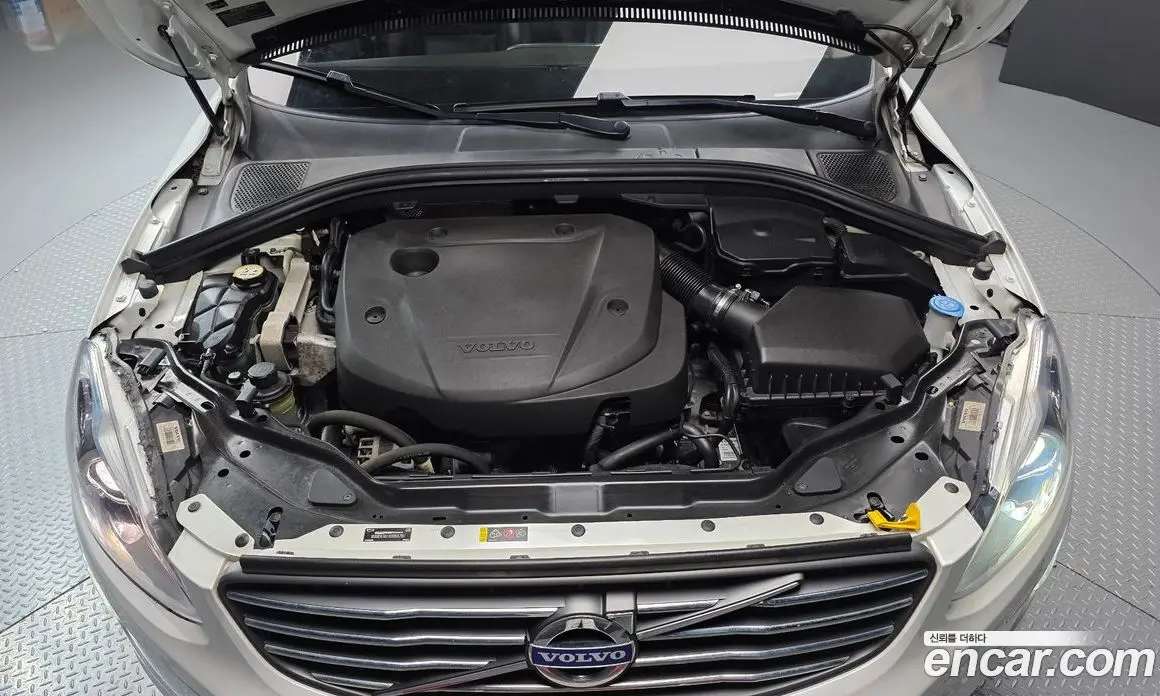 Volvo XC60 2017 2.0 автомат (гидро), фото 6 Volvo XC60 2017 2.0 автомат (гидро), фото 6