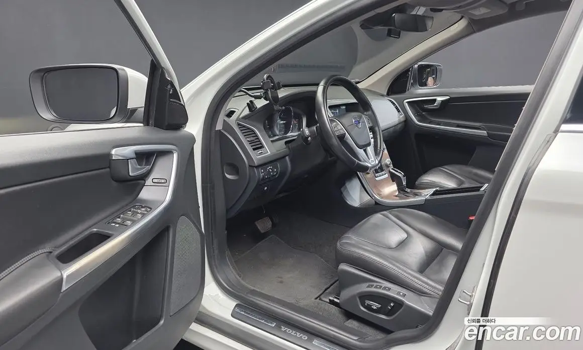 Volvo XC60 2017 2.0 автомат (гидро), фото 10 Volvo XC60 2017 2.0 автомат (гидро), фото 10