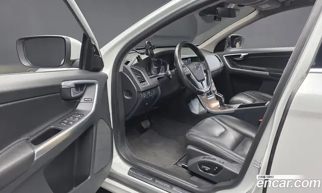 Volvo XC60 2017 2.0 автомат (гидро), миниатюра 10 Volvo XC60 2017 2.0 автомат (гидро), миниатюра 10