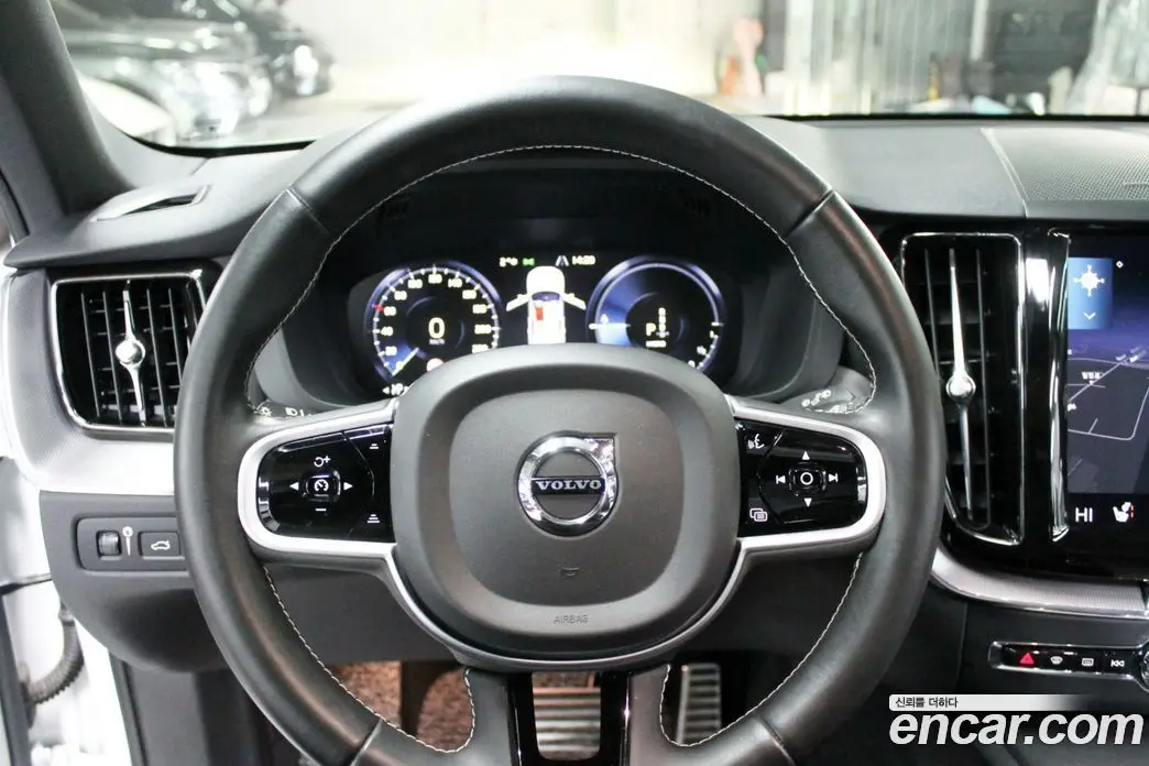 Volvo XC60 2021 2.0 автомат (гидро), фото 13
