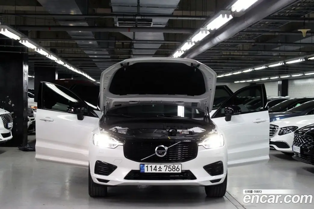 Volvo XC60 2021 2.0 автомат (гидро), фото 18