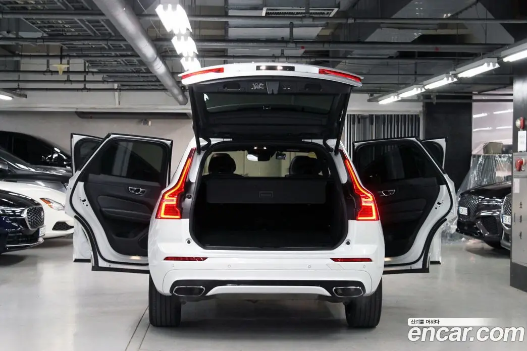 Volvo XC60 2021 2.0 автомат (гидро), фото 19